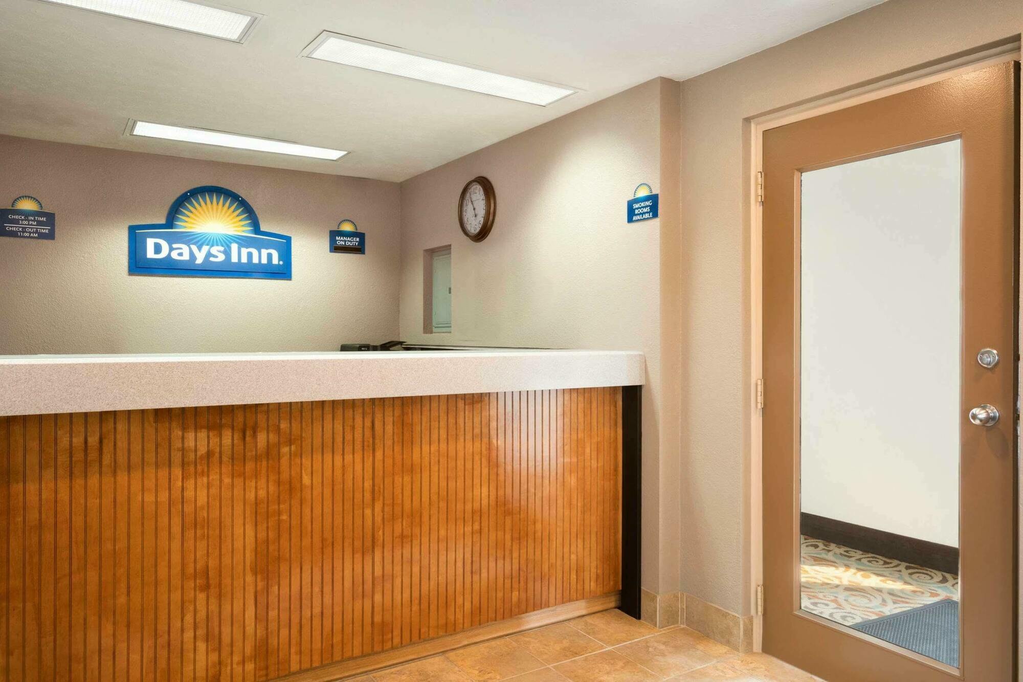 Days Inn By Wyndham Willoughby/Cleveland Экстерьер фото