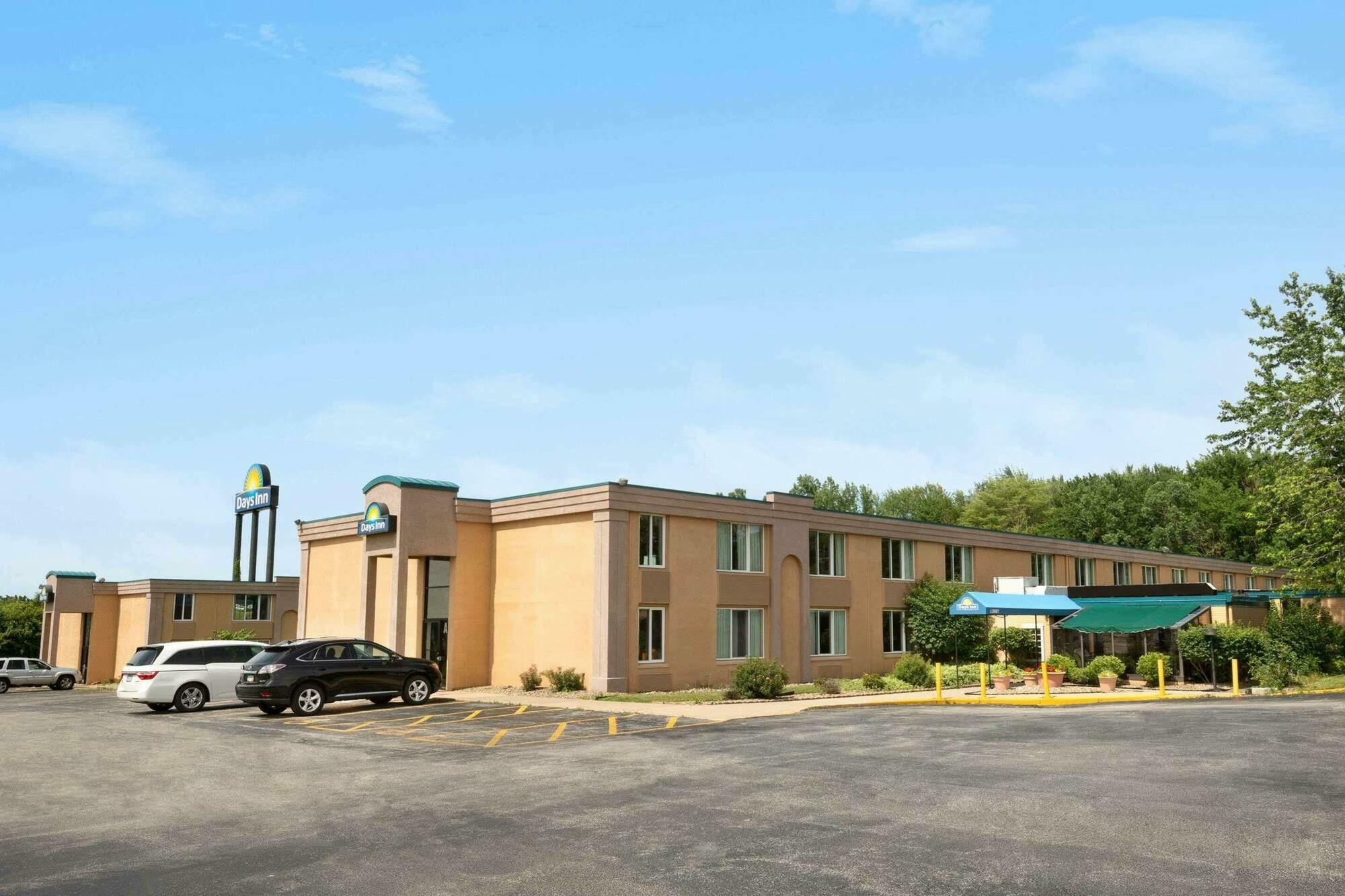 Days Inn By Wyndham Willoughby/Cleveland Экстерьер фото